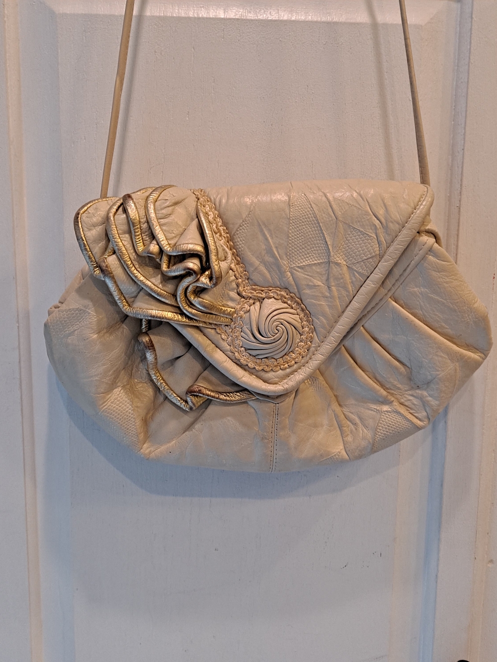 Gasperini 80s Rare Vintage Elegant Cream Leather Ruffle Rosette Crossbody Bag